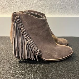 STEVE MADDEN fringe flirt booties grey size 8